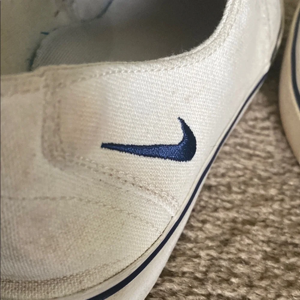 Nike White and Blue Women's Sneakers - Picture 8 of 9